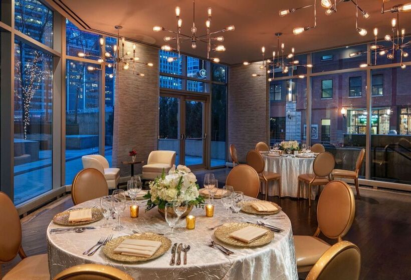 هتل The Royal Sonesta Chicago River North