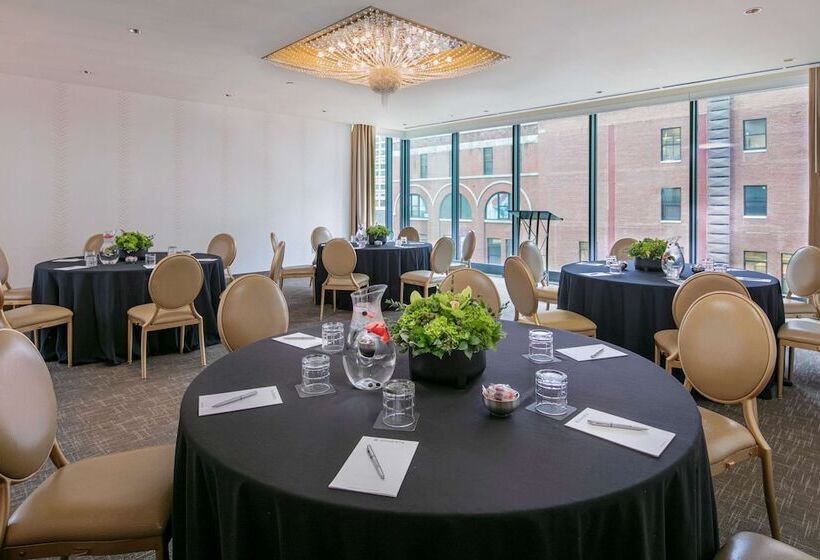 هتل The Royal Sonesta Chicago River North