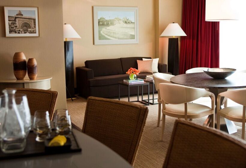 هتل The Royal Sonesta Chicago River North