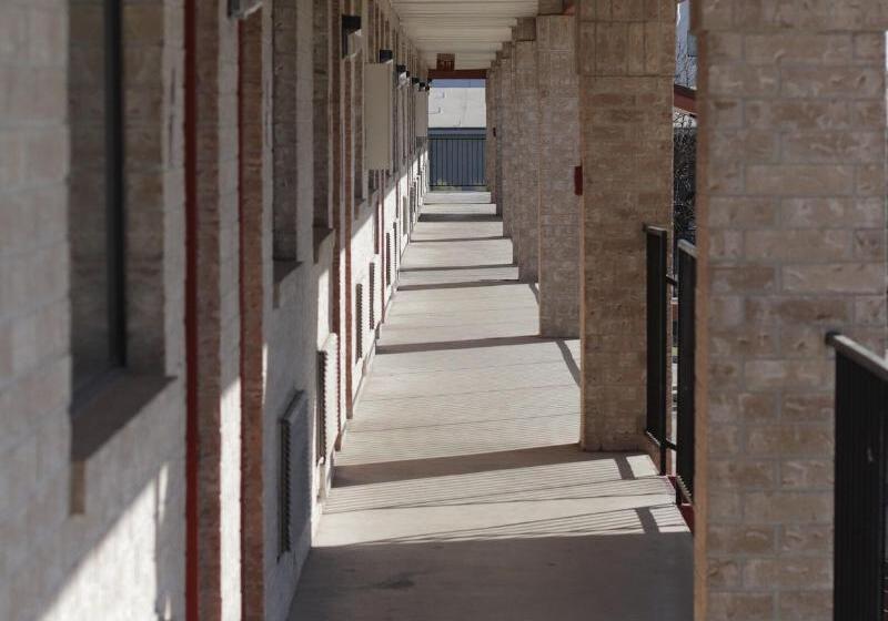 ホテル University Inn & Suites