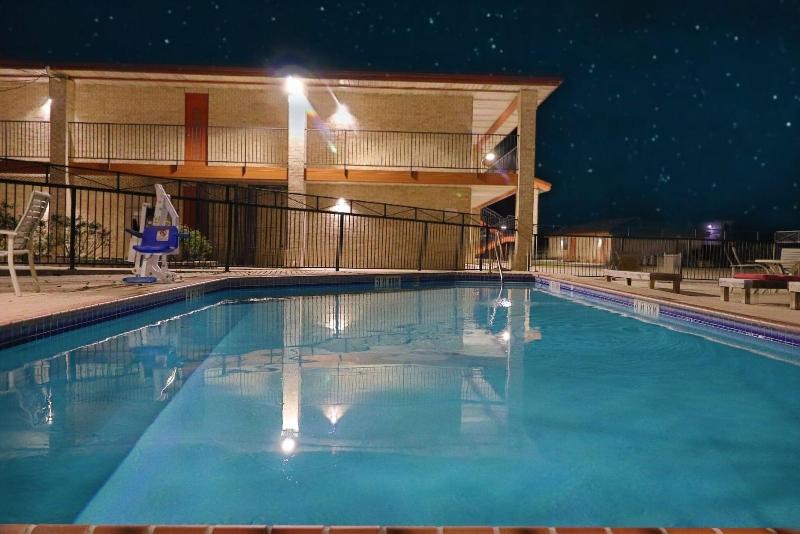 ホテル University Inn & Suites