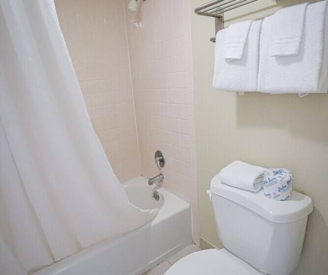 ホテル University Inn & Suites