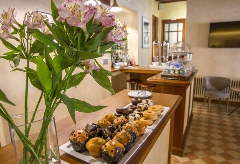 Отель Y Apartamentos Des Puig