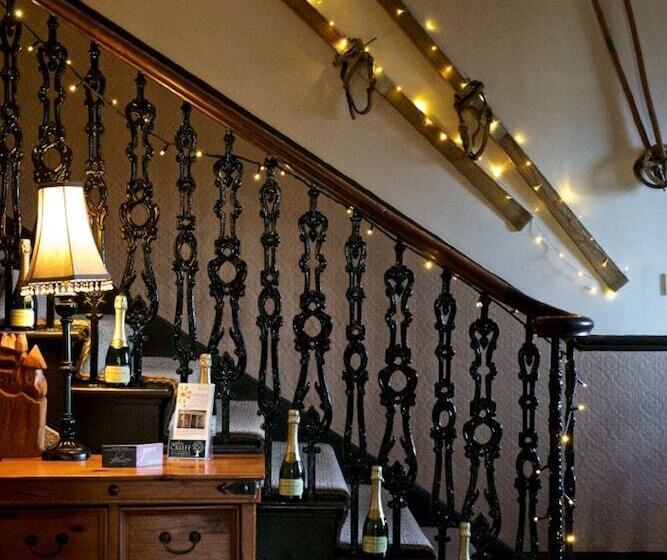 ホテル Yann's At Glenearn House