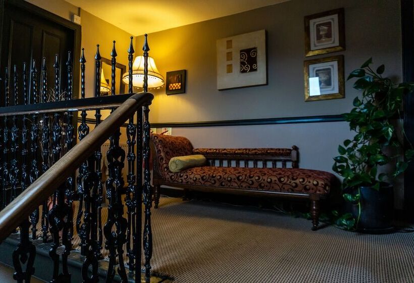 בית מלון כפרי Yann's At Glenearn House