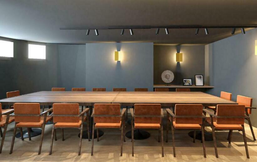 La Cachette, Friendly Hotel