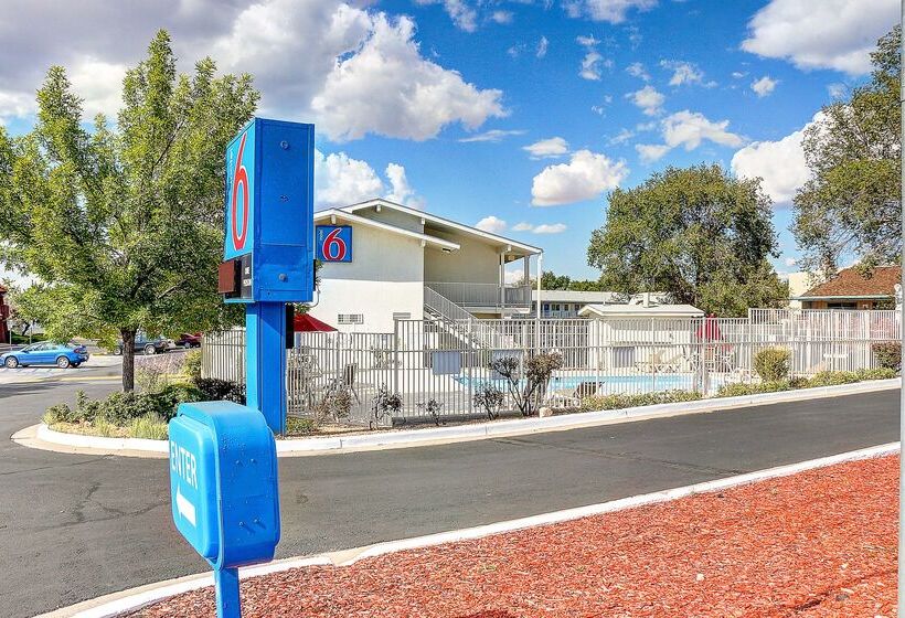 Motel 6 Santa Fe