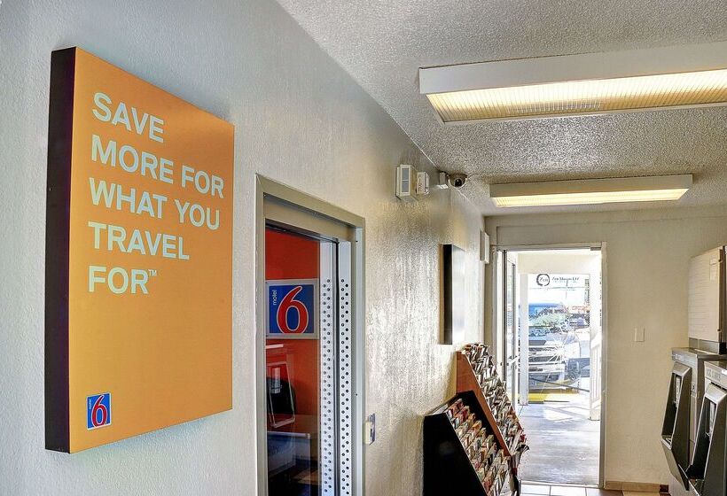 Motel 6 Santa Fe