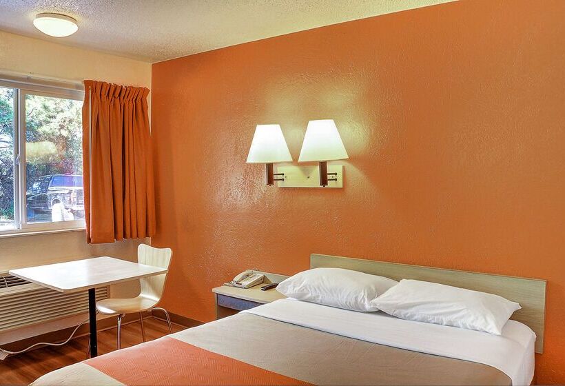 Motel 6 Santa Fe