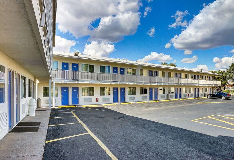 Motel 6 Santa Fe