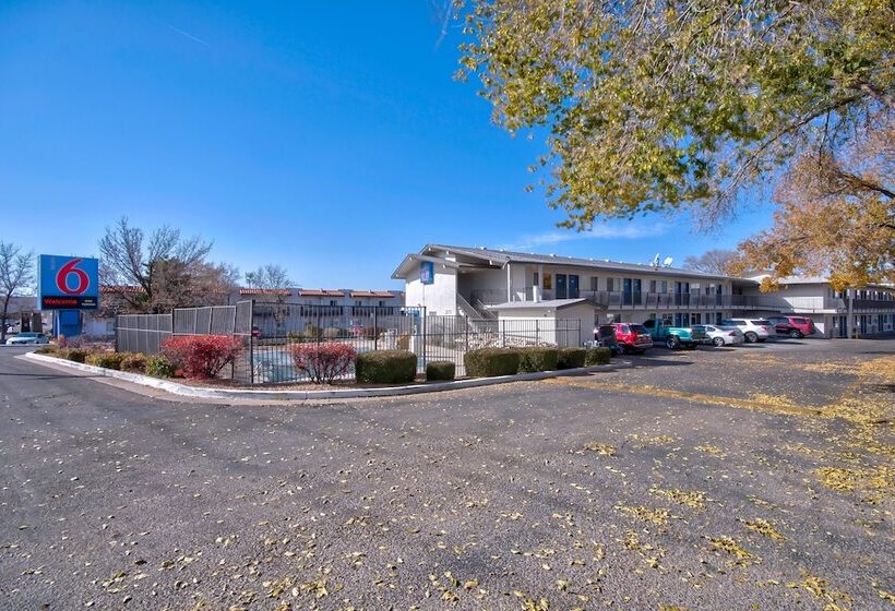Motel 6 Santa Fe