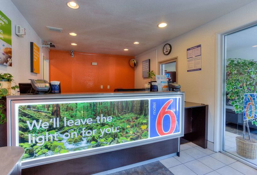 Motel 6tigard, Or  Portland South  Lake Oswego