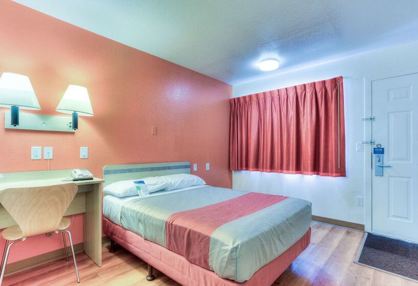 Motel 6tigard, Or  Portland South  Lake Oswego
