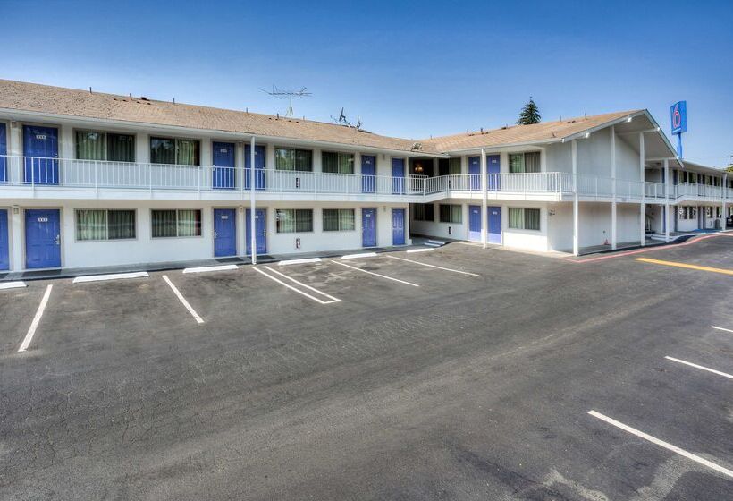 Motel 6tigard, Or  Portland South  Lake Oswego