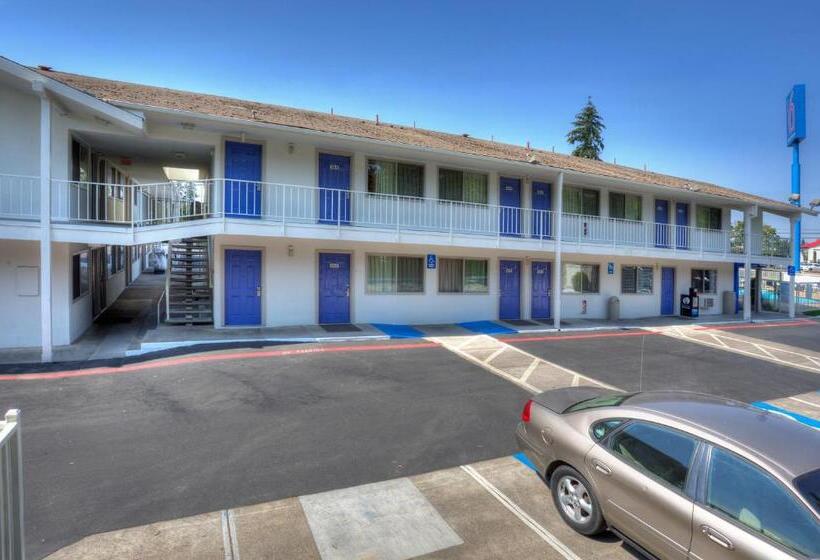 Motel 6tigard, Or  Portland South  Lake Oswego