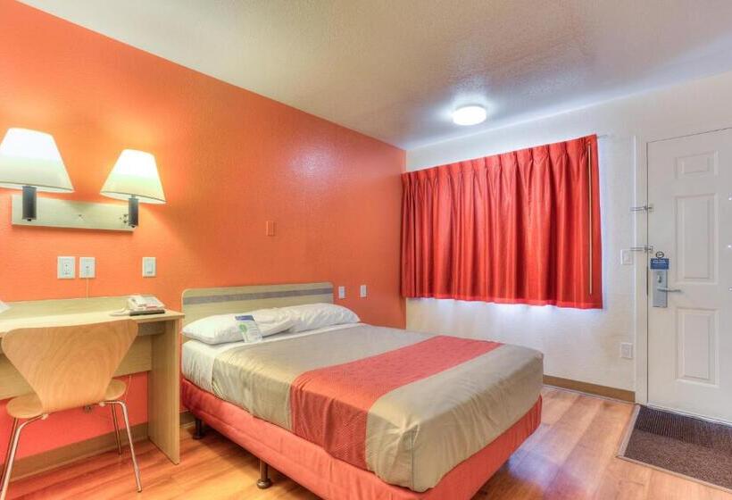 Motel 6tigard, Or  Portland South  Lake Oswego