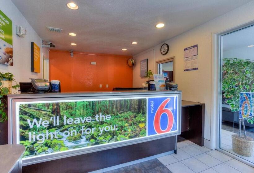Motel 6tigard, Or  Portland South  Lake Oswego