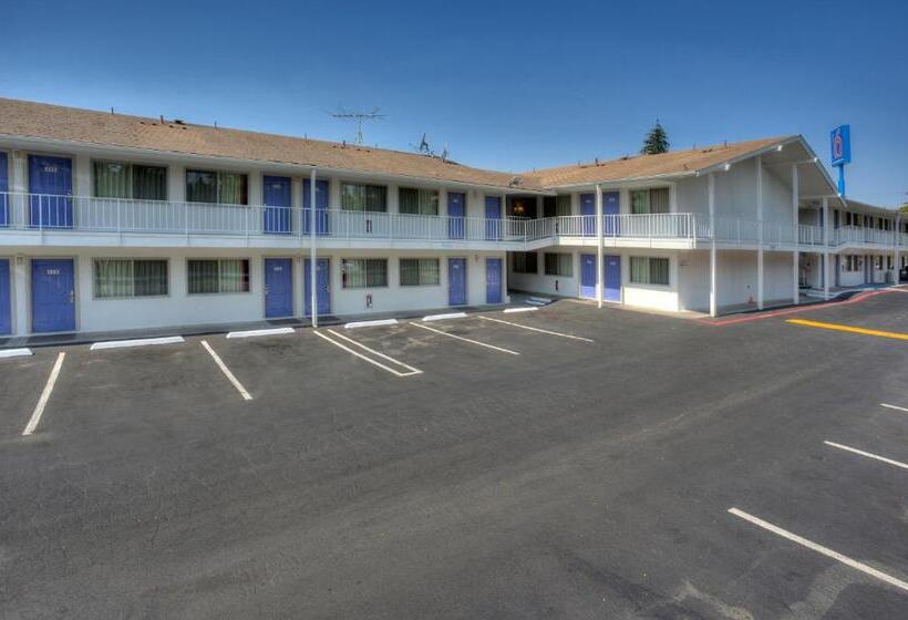 Motel 6tigard, Or  Portland South  Lake Oswego
