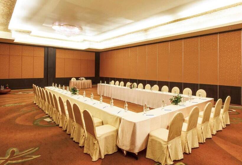 호텔 The Nouveau Chumphon Beach Resort And Golf