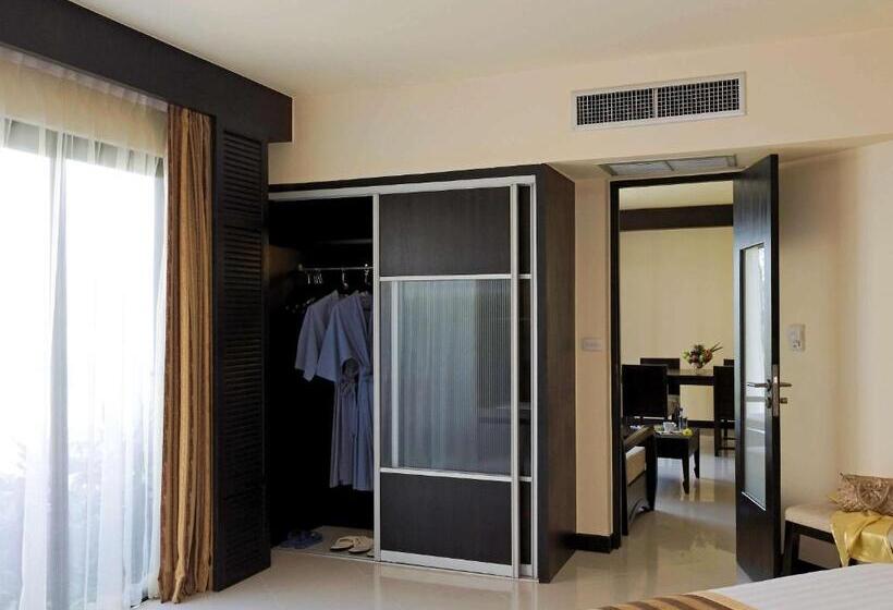 호텔 The Nouveau Chumphon Beach Resort And Golf