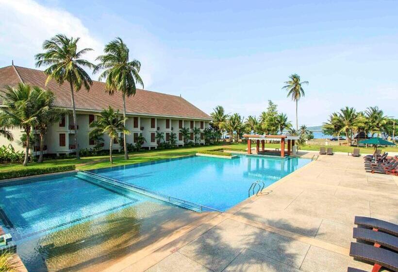호텔 The Nouveau Chumphon Beach Resort And Golf