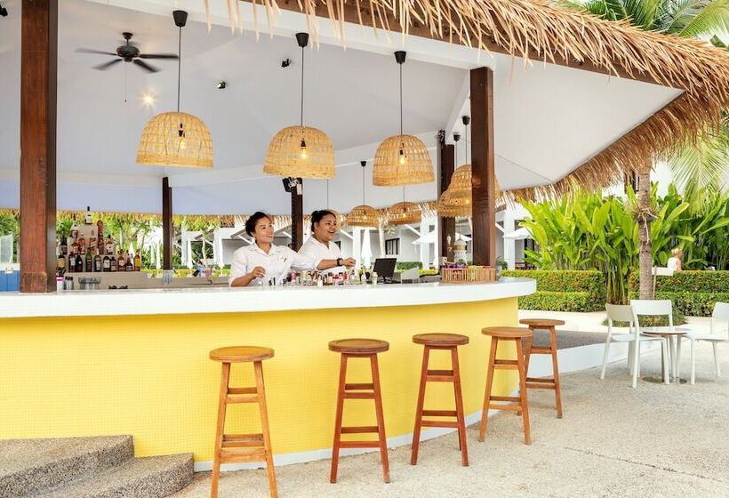 Курорт Sunwing Kamala Beach