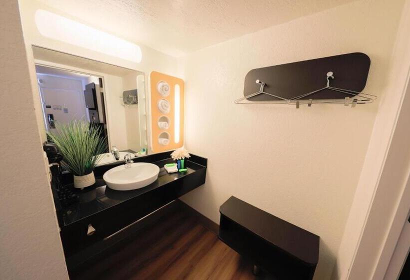 فندق على الطريق The Jackson Southtown