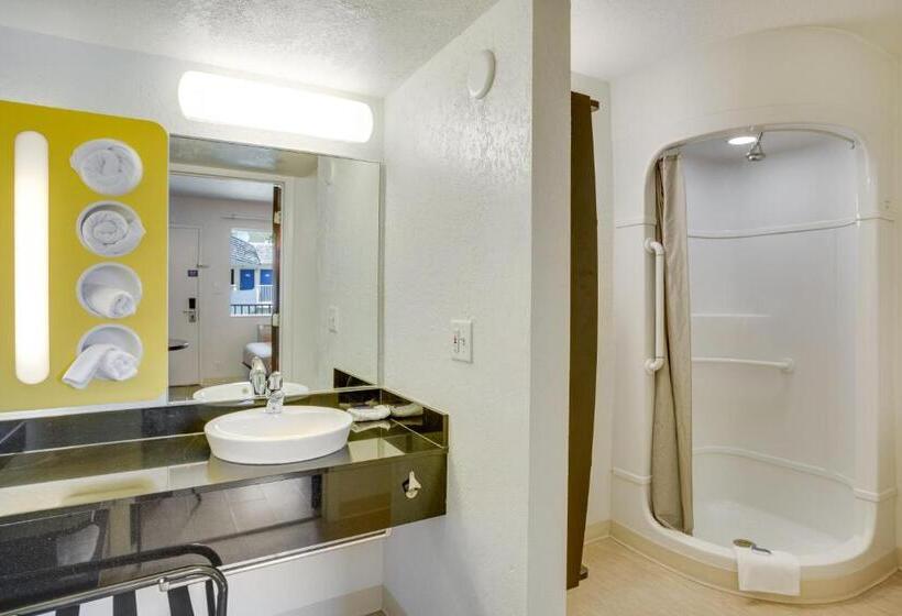 فندق على الطريق The Jackson Southtown