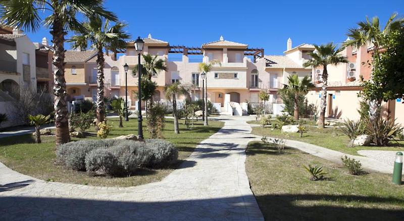 Zahara Sol Villas Y Apartamentos By Qhotels