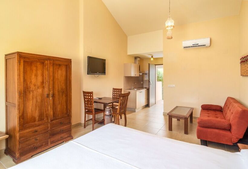 Zahara Sol Villas Y Apartamentos By Qhotels