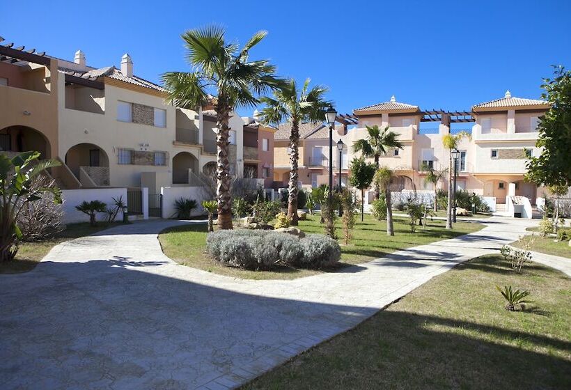 Zahara Sol Villas Y Apartamentos By Qhotels