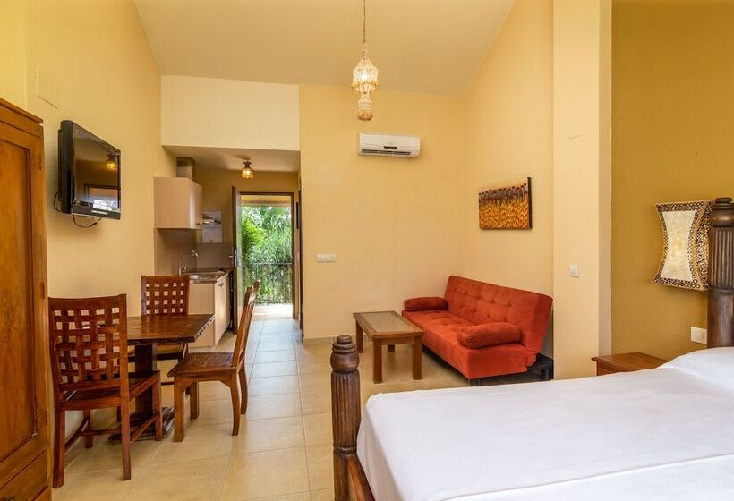 Zahara Sol Villas Y Apartamentos By Qhotels