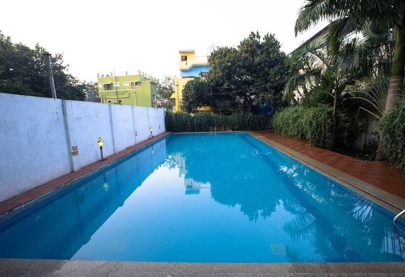 בית מלון כפרי Auro Resort