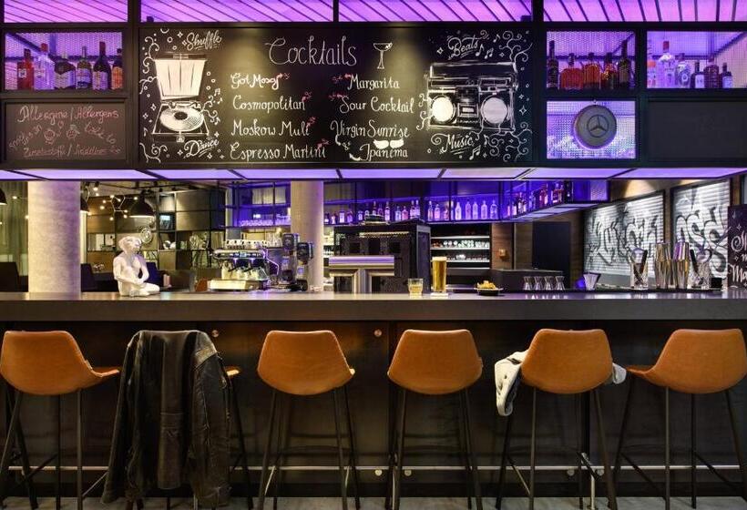 Отель Moxy Stuttgart Feuerbach