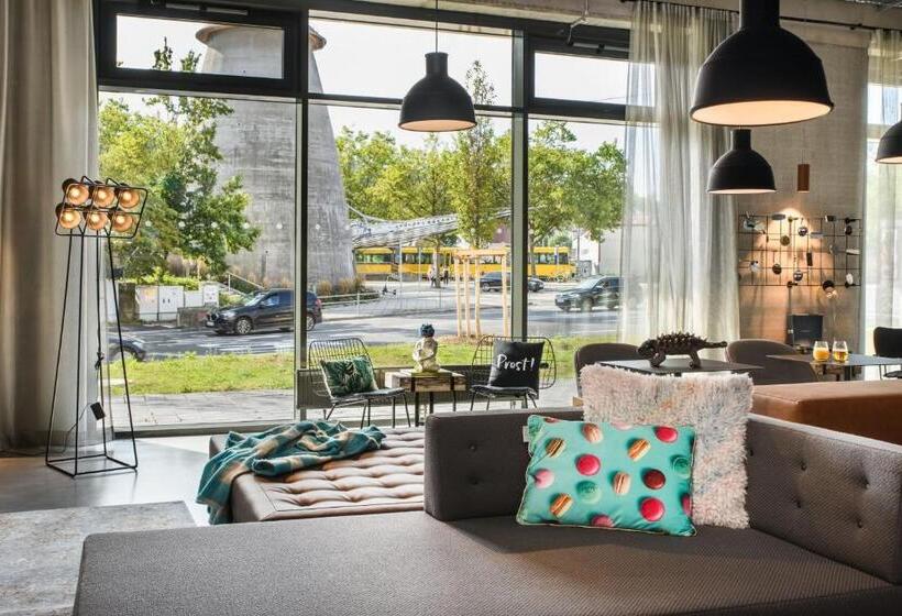 Отель Moxy Stuttgart Feuerbach