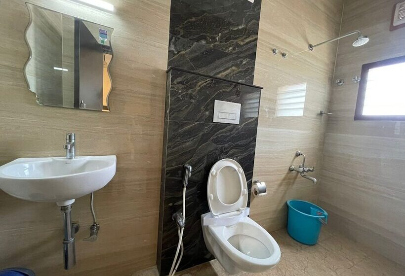 Отель Rathnavel Towers Annex