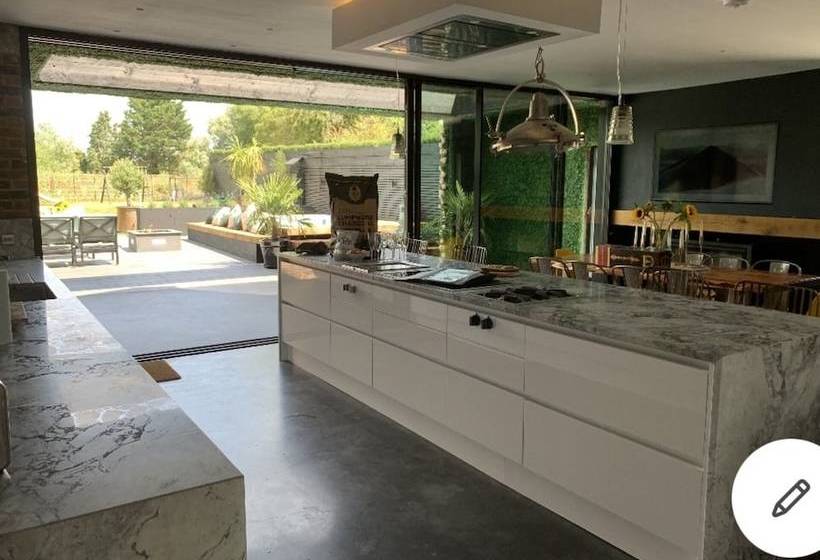 乡村酒店  Immaculate 6bed House Chichester Goodwood Pool