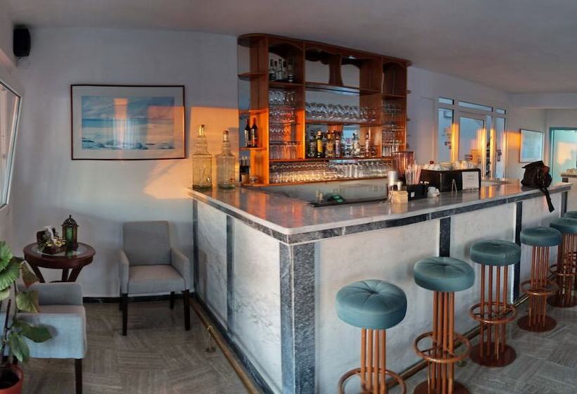 Akti Hotel & Apartments