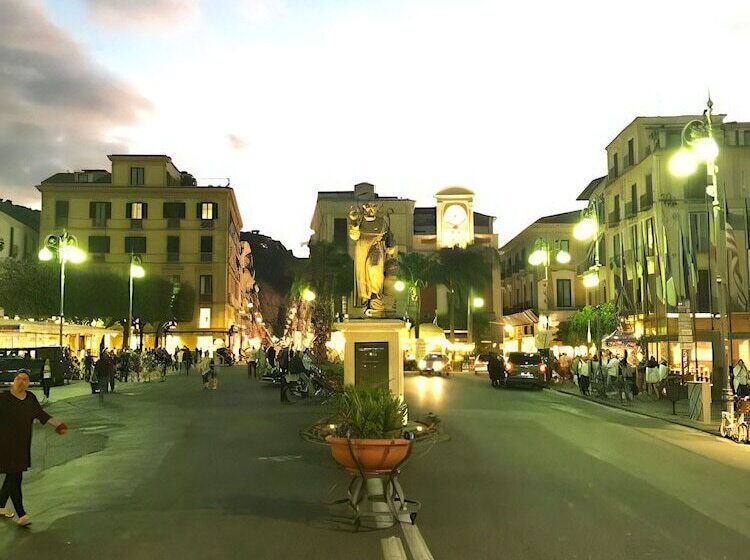 צימר Palazzo Tritone & Abagnale