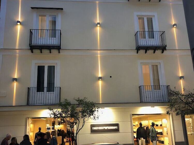 צימר Palazzo Tritone & Abagnale