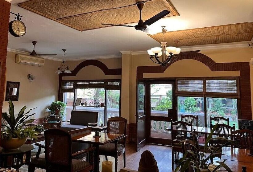 Bed and Breakfast The Estate Villa