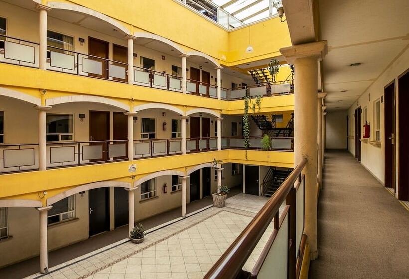 Capital O Hotel Victoria Morelia