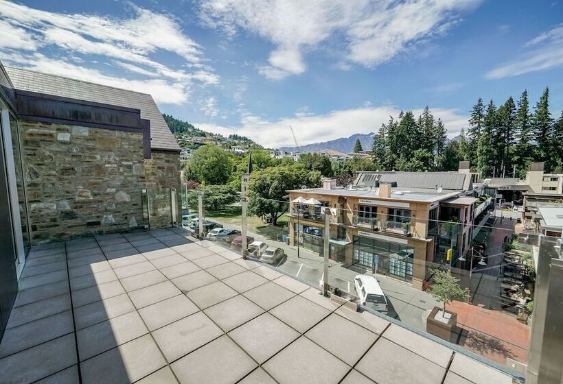 Nomads Queenstown Hostel