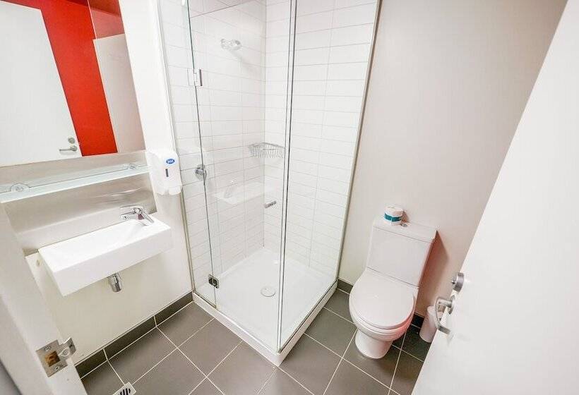 Nomads Queenstown Hostel