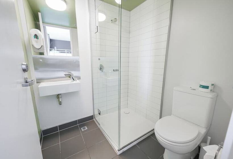 Nomads Queenstown Hostel