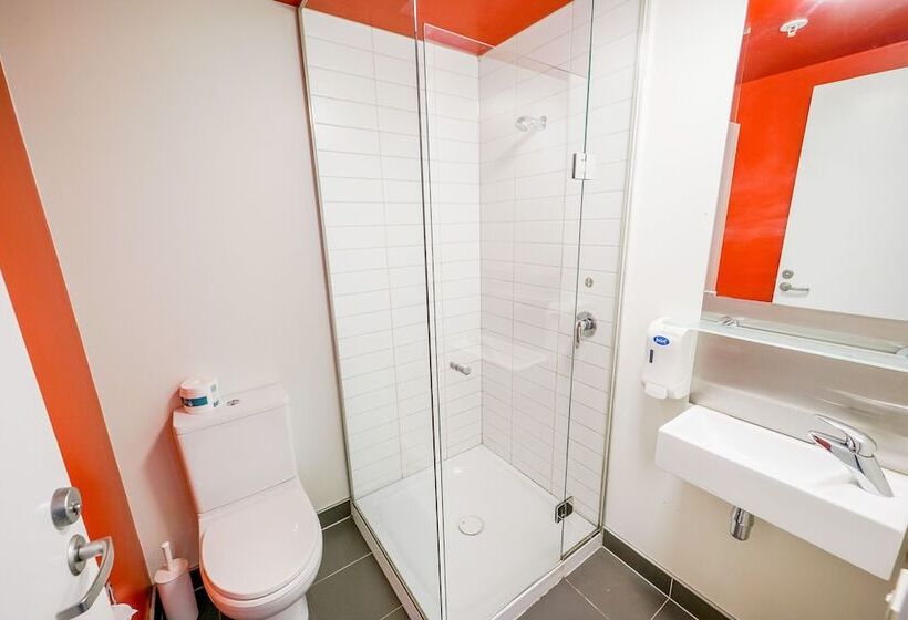 Nomads Queenstown Hostel