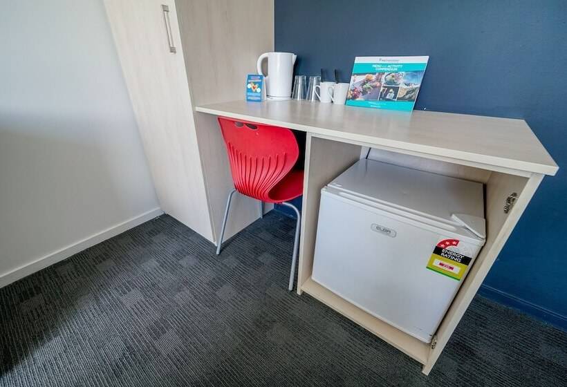 Nomads Queenstown Hostel