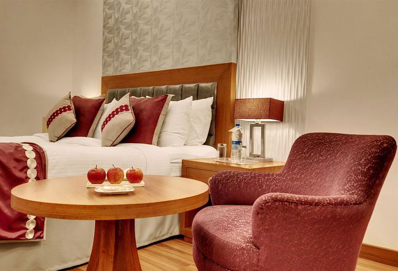 Hotel 32nd Milestone