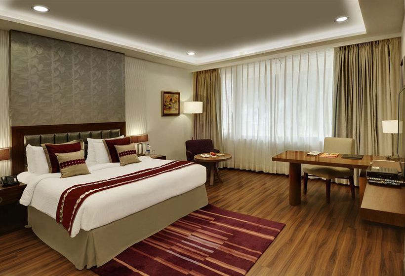 Hotel 32nd Milestone