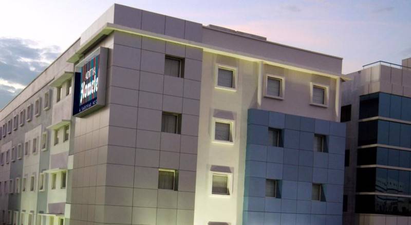 ホテル Aditya Hometel